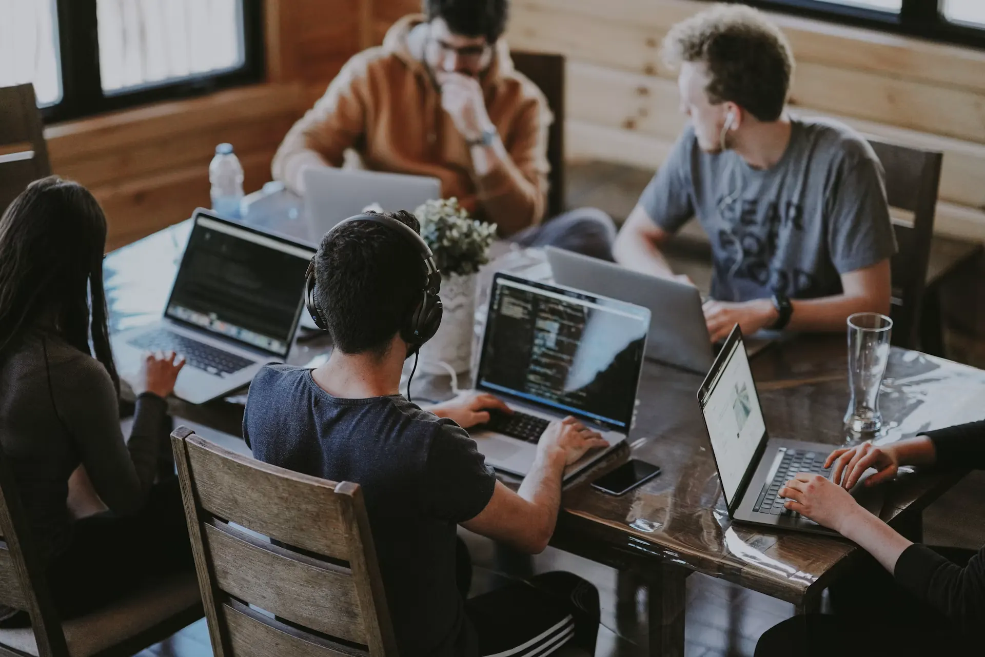 Equipe em reunião de trabalho